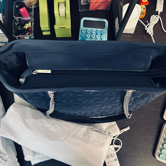 ♠️NWT Kate Spade Flower Quilted Fabric Navy Tote Bag!♠️ - Picture 8 of 9